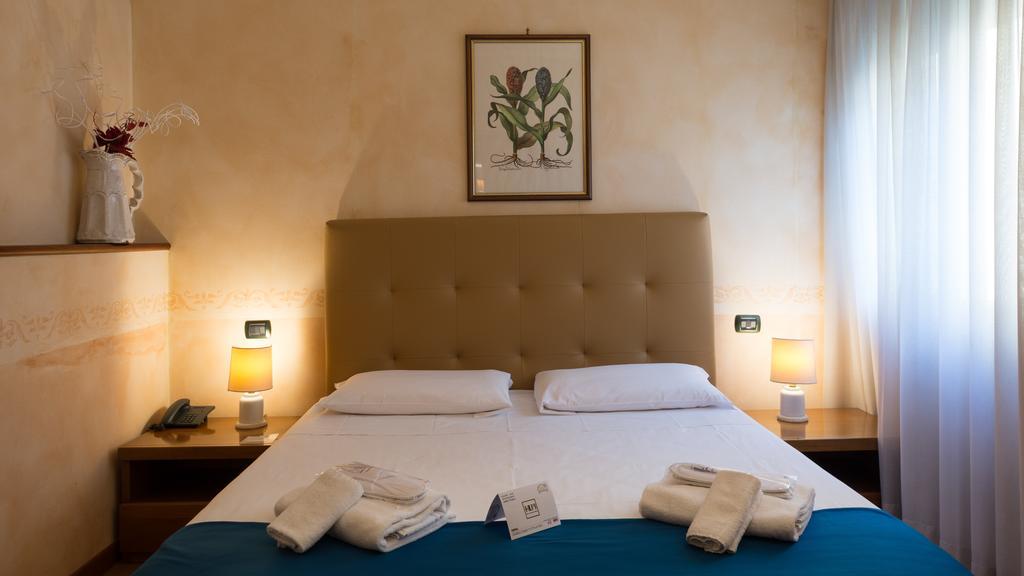 Hotel Lombardia Милан Экстерьер фото